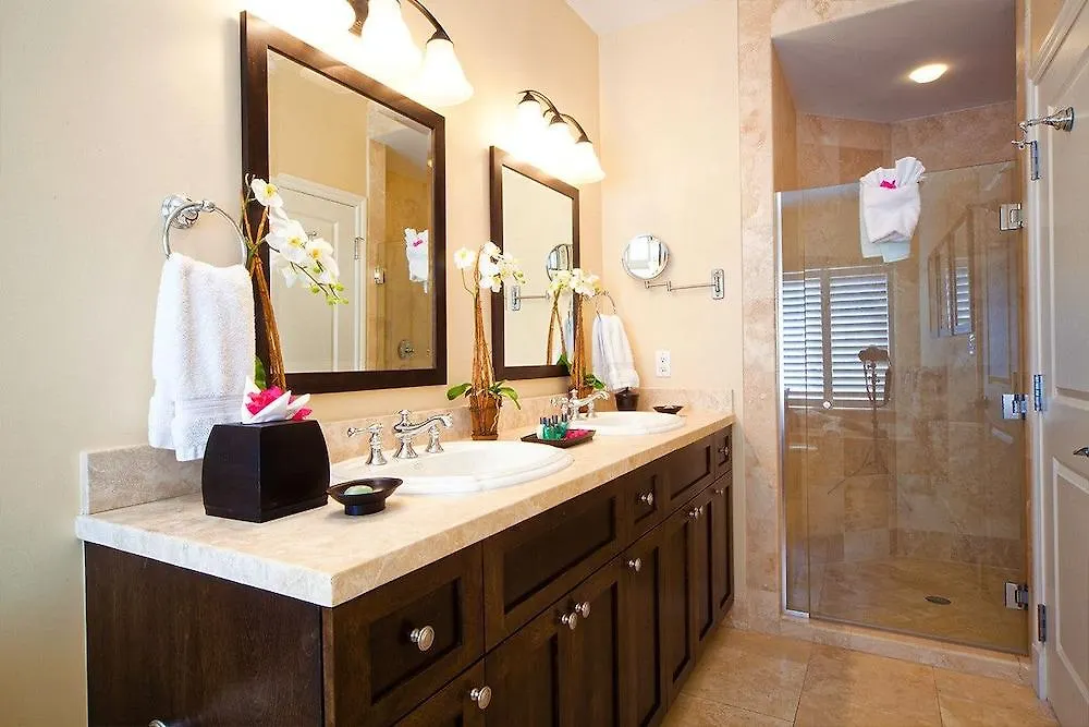 Villa Del Mar Grace Bay 4*,