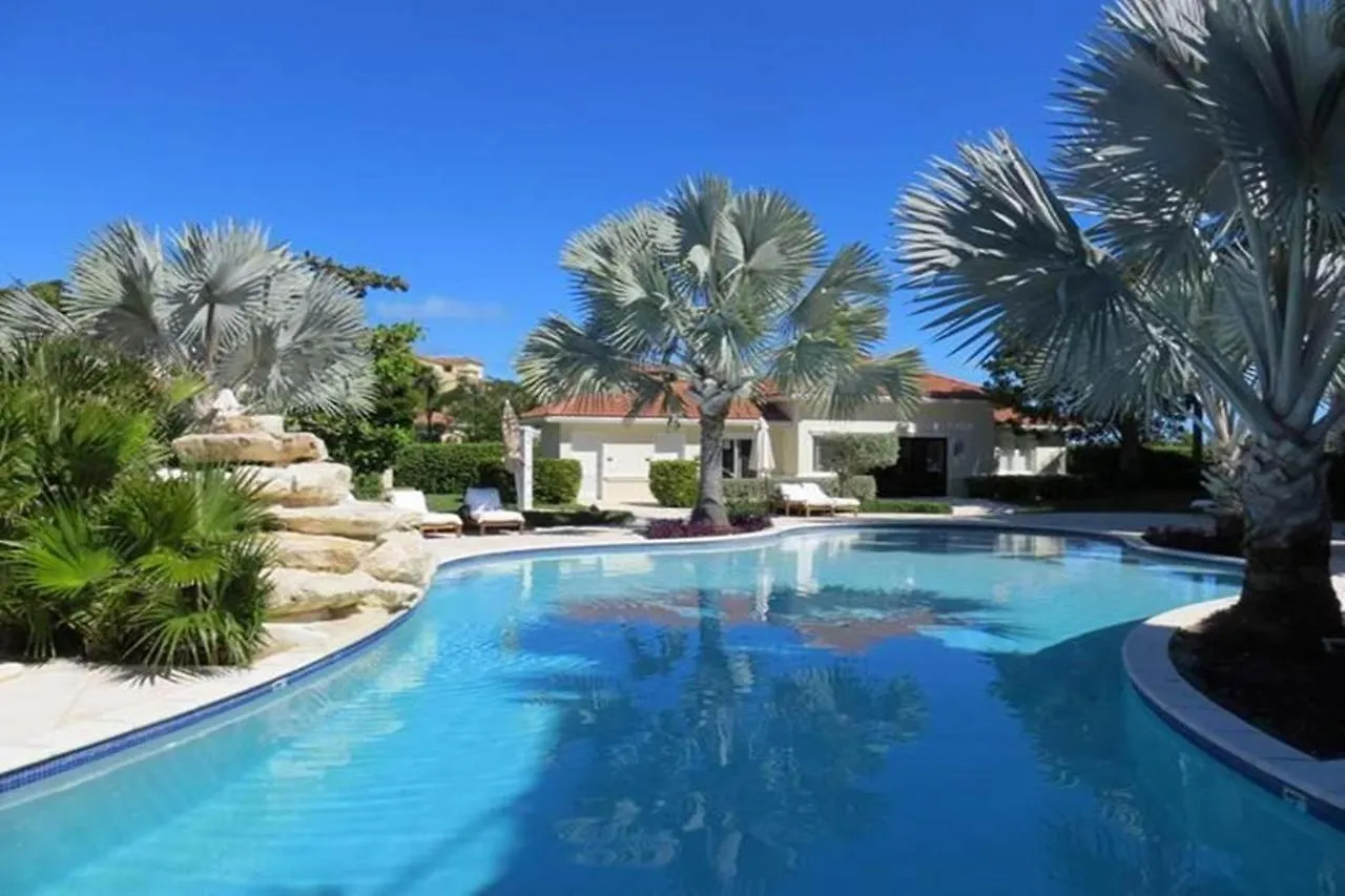 Villa Del Mar Grace Bay 4*,