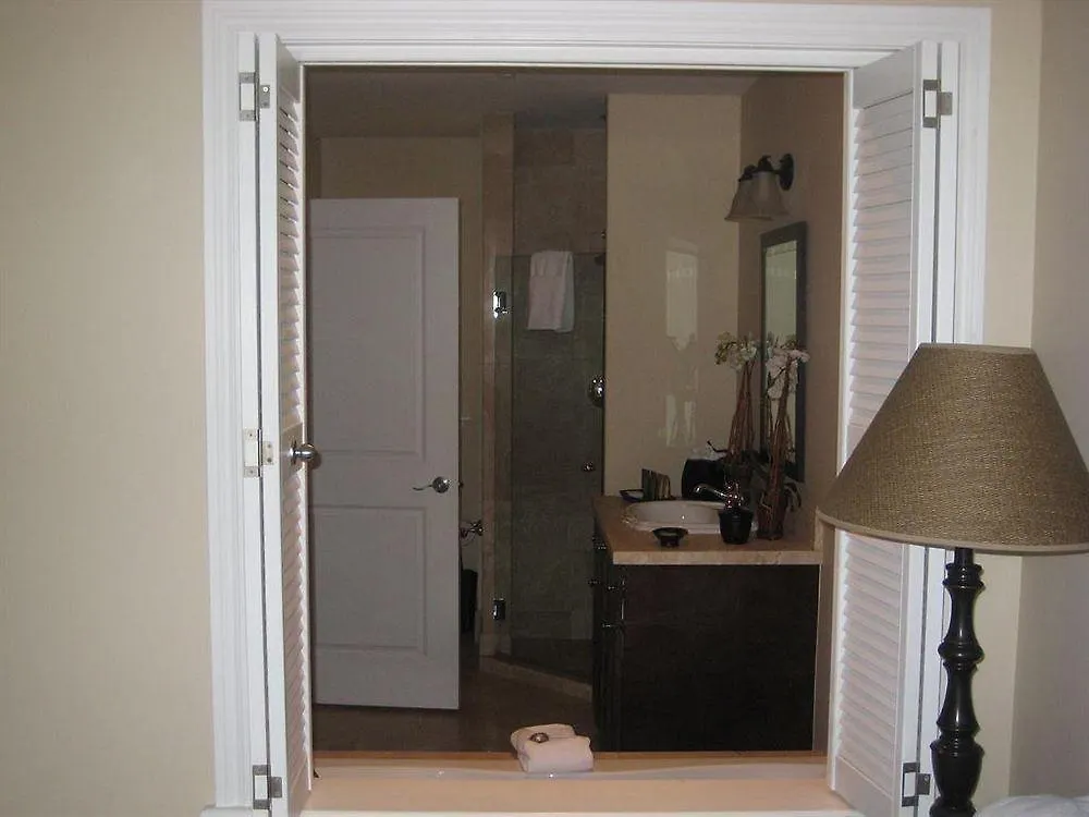 Villa Del Mar Grace Bay 4*,