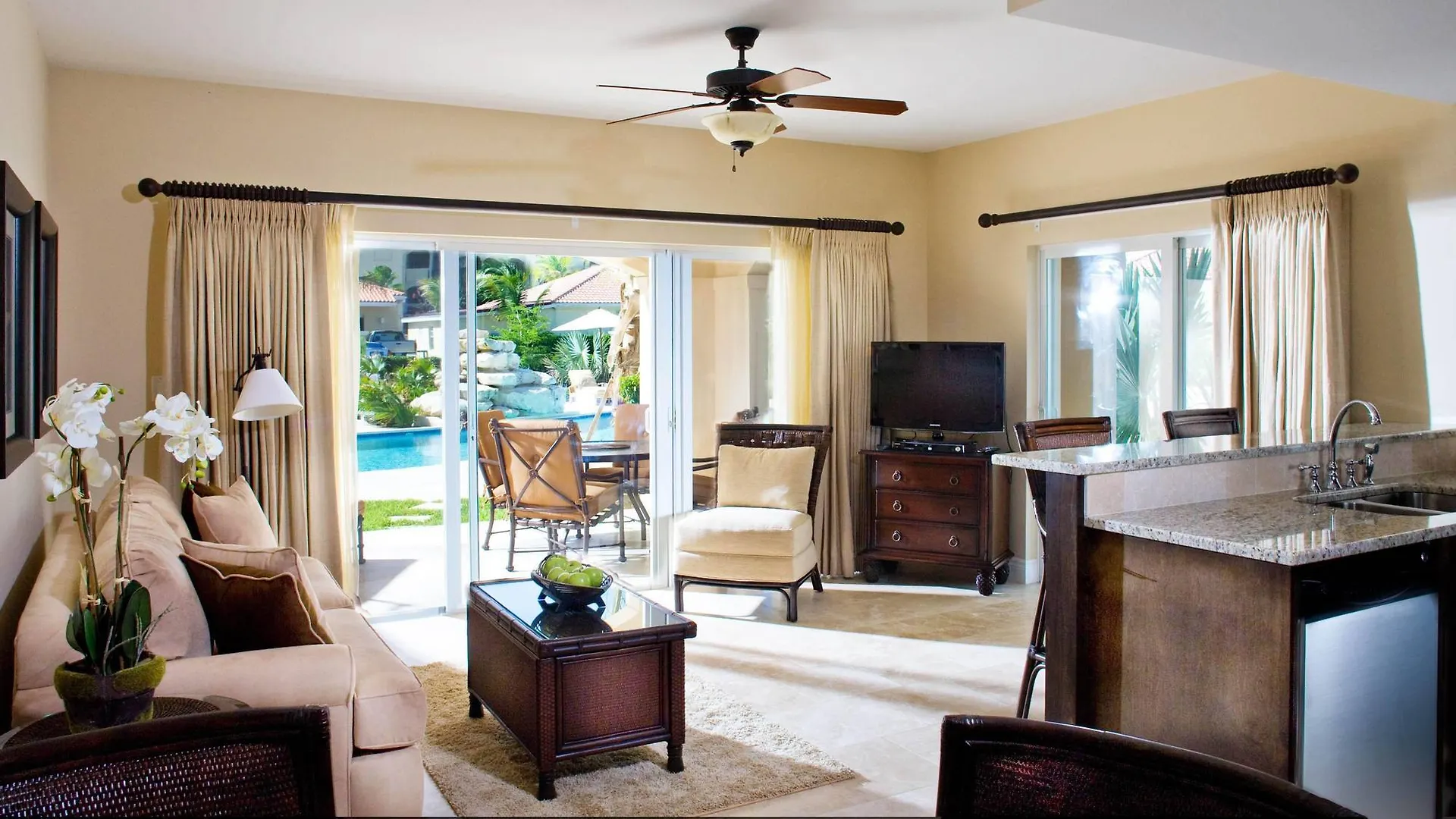Villa Del Mar Grace Bay Hotel